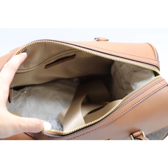 Michael Kors Jet Set Travel Duffle Bag size Medium - Picture 5 of 5